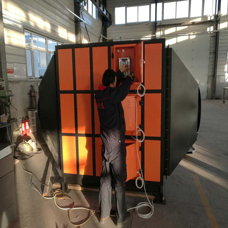 油煙凈化器應安裝在抽風機進風口還是出風口？
